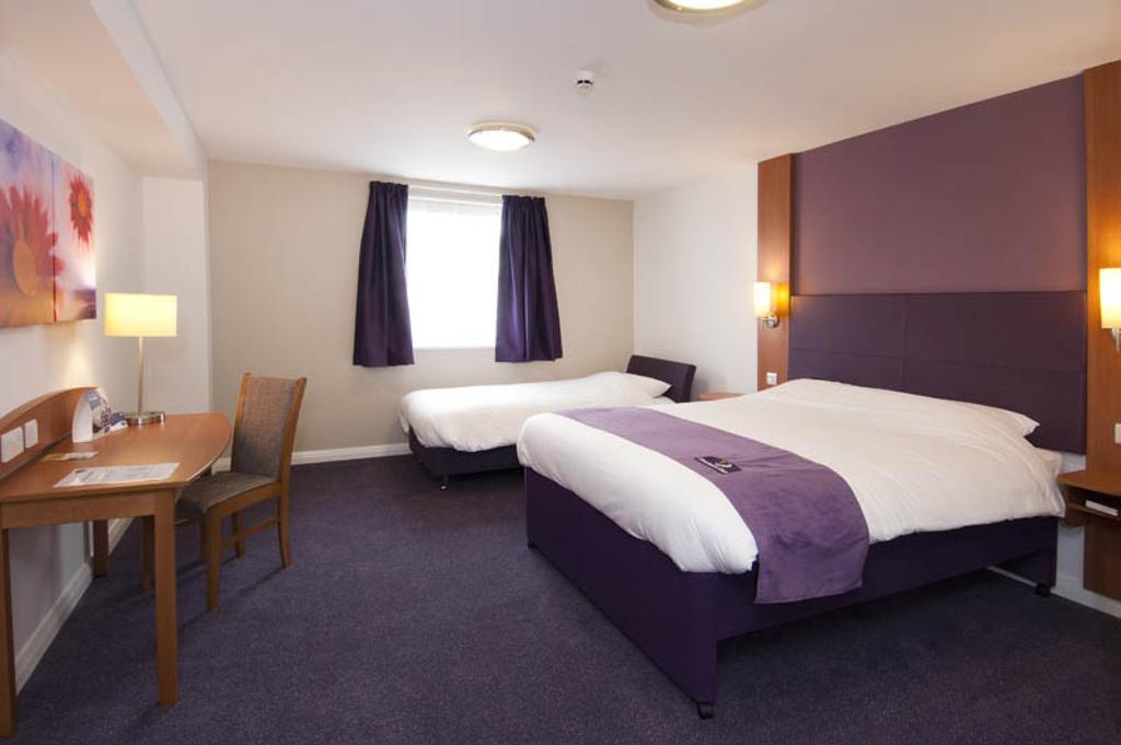 Premier Inn Manchester - Heaton Park Ngoại thất bức ảnh
